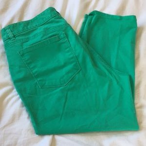 LOFT Green curvy crop pants